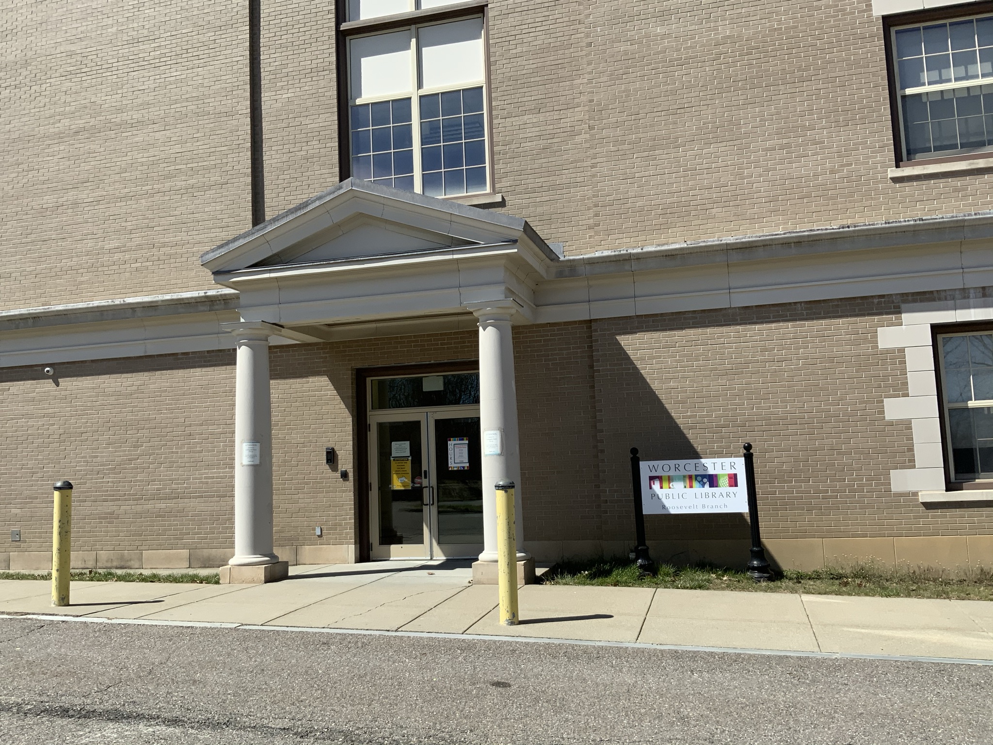 Picture of Roosevelt Branch building.